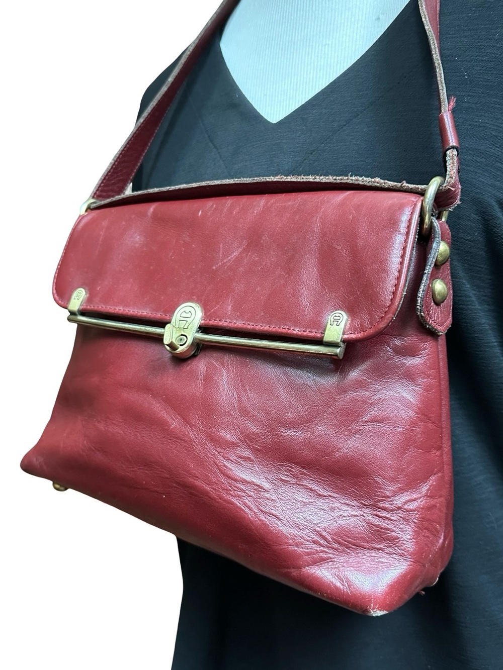 Vintage Etienne Aigner Handmade Oxblood Leather Purse - Picture 3 of 12